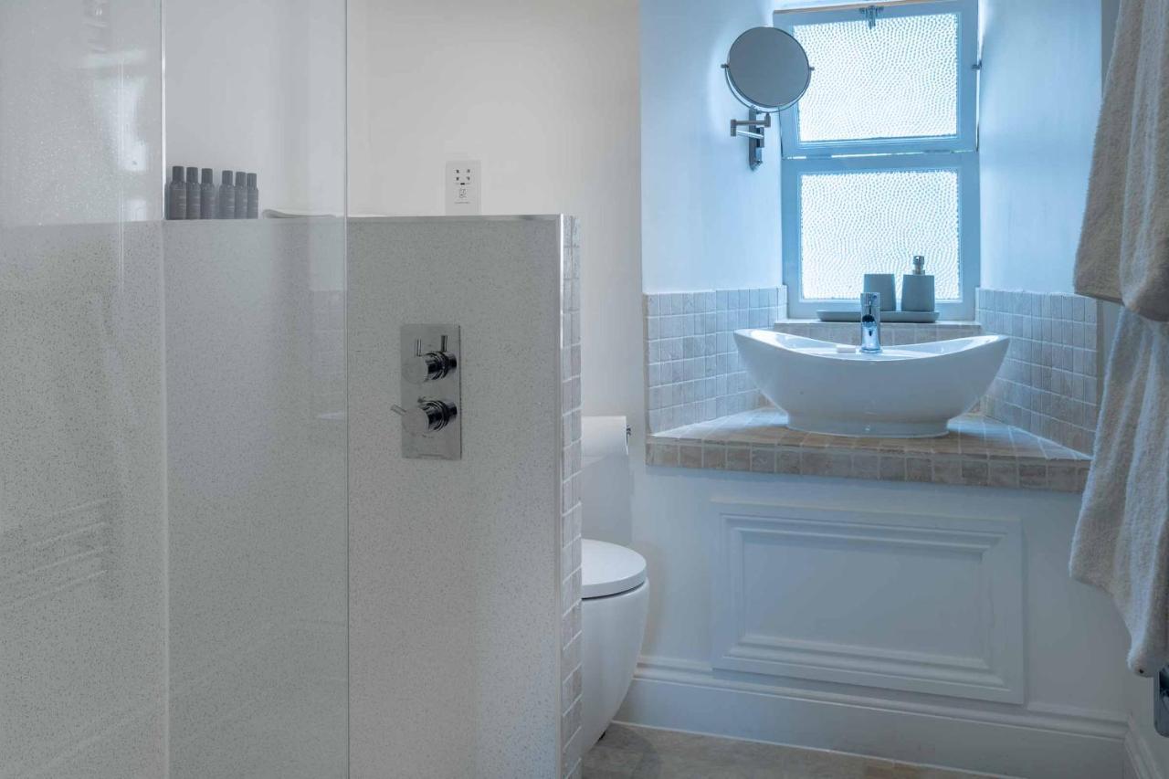 Beautiful Modern 1 Bedroom Apartment, City Centre Bath Kültér fotó